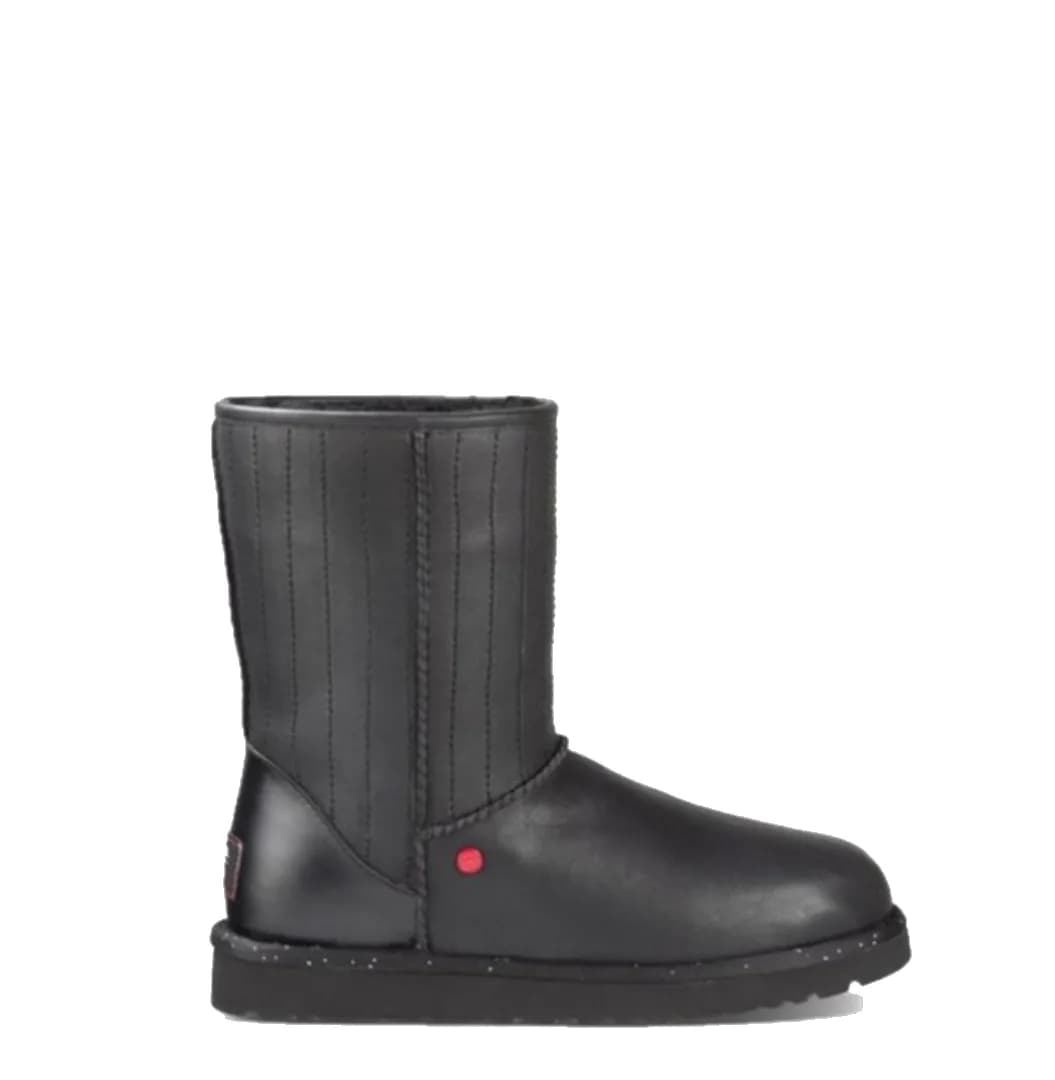 UGG WOMEN'S CLASSIC SHORT — Women's Classic Star Wars Black
